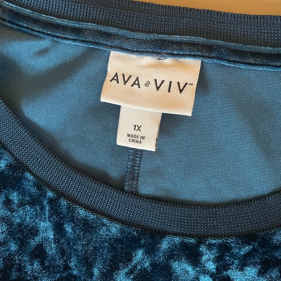 AVA & VIV Blue Velvet Top - Picture 2 of 2